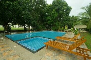 בית מלון כפרי Sahyadri Resort & Cottage By Oyo