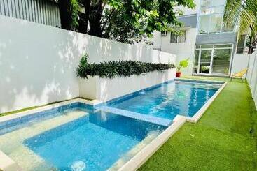 هتل Treetop Suites