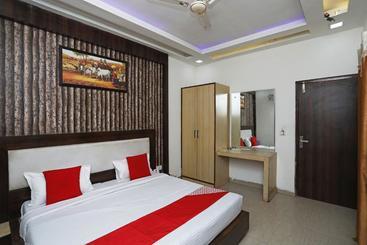 هتل Vanaya Palace By Oyo Rooms