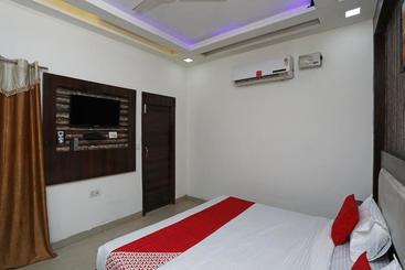 هتل Vanaya Palace By Oyo Rooms