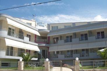 דירות לתיירים Mavridis Rooms