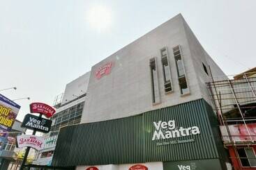 Oyo 23115 Hotel Saravana