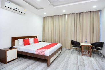 Flagship Hotel Mm Crown