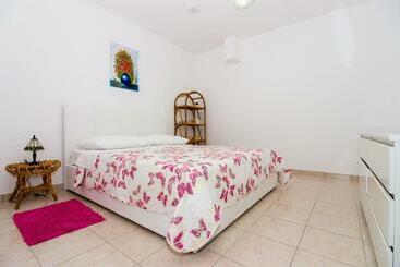 آپارتمانهای توریستها Villa Leon