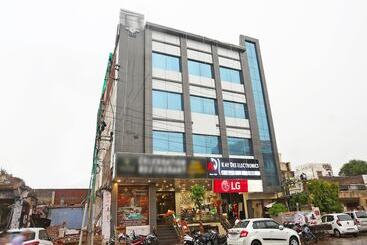 酒店 Central Grand By Oyo Rooms