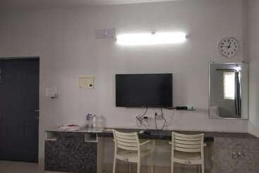 膳宿费 Quiet Home