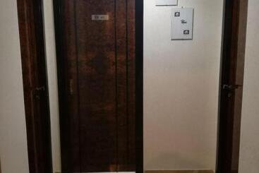 تختخواب و صبحانه Home La Kore