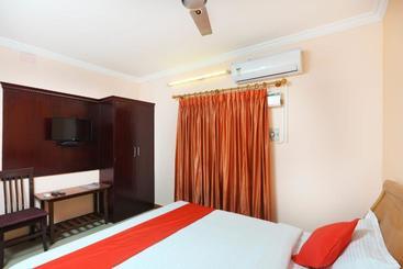 هتل Dreams Manor By Oyo Rooms