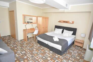 هتل Provincja Winebar & Rooms