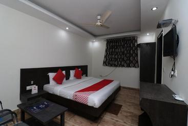 בית מלון כפרי Sahib By Oyo