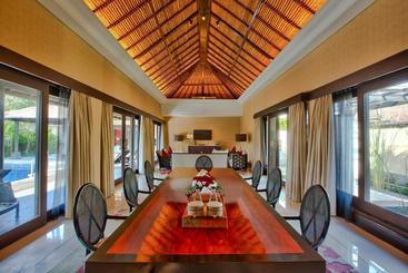 هتل The Trans Villa Bali