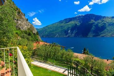 هتل La Gardenia & Villa Oleandra