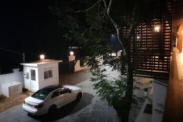 בית מלון כפרי Livinya Holiday Resort