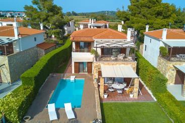 Жильё для туристов Gleize Amazing Sea View Villa