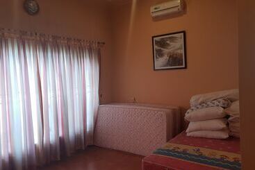 ツーリストアパートメント Green Hill Villa Sibolangit