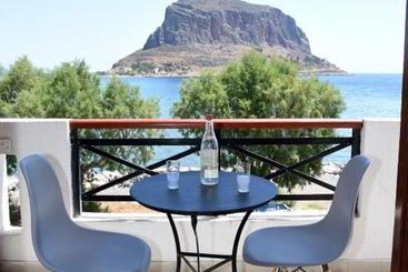 بنسيون Agnantio