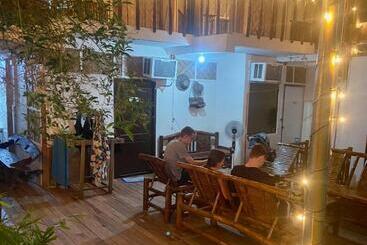 Albergue Babu Backpackers Inn