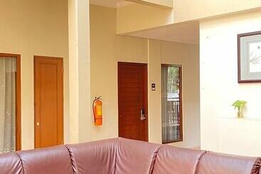 تختخواب و صبحانه Votel Viure Hotel Jogjakarta