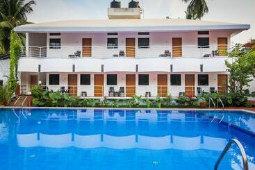 בית מלון כפרי Arambol Plaza Beach Resort By Oyo Rooms
