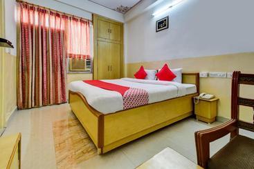 בית מלון כפרי Royal Sanj By Oyo Rooms