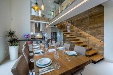 آپارتمان‌های توریست‌ها Villa Altavista   Seaview & Relax With Heated Pool & Minigolf