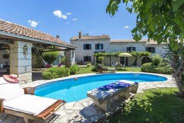 شقق خاصة سياحية Beautiful Villa Captain Morgan With Pool In Kanfan