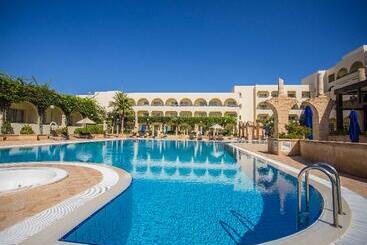 هتل Golden Carthage Residences