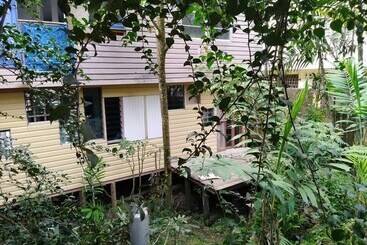 Colonial Lodge Hostel