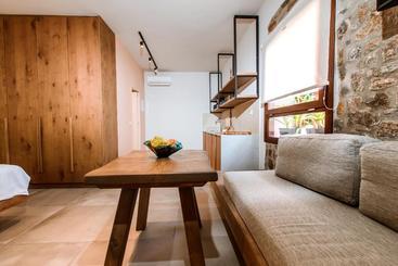 هتل Anais Suites