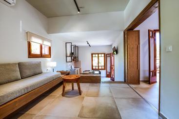 هتل Anais Suites