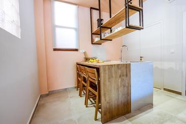 هتل Anais Suites