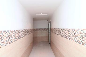 هتل Govind Guest House By Oyo Rooms