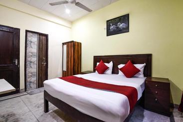 בית מלון כפרי Primrose Residency By Oyo Rooms