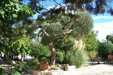 هتل روستایی Agriturismo I Trulli Di Zio Dino