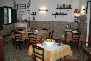 هتل روستایی Agriturismo I Trulli Di Zio Dino