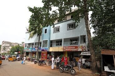 בית מלון כפרי Senapati Palace By Oyo Rooms