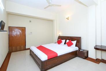 هتل Sports Club Of Jabalpur By Oyo Rooms