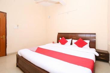 هتل Sports Club Of Jabalpur By Oyo Rooms
