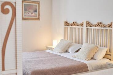 ベッドアンドブレックファースト Affittacamere La Piazzetta