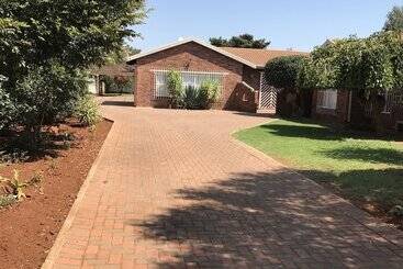 بنسيون Emmy Guesthouse