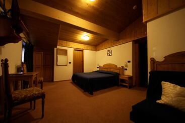 בית מלון כפרי Albergo Centrale Forni