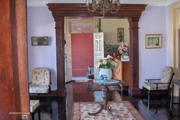 هتل Demontevin Lodge