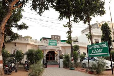 Отель Ranthambore Resort