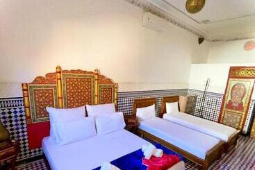 膳宿费 Dar Elinor