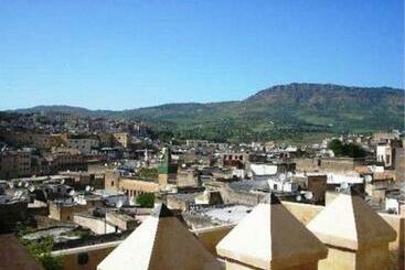 膳宿费 Dar Melody