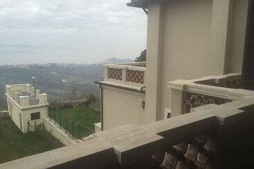 פנסיון La Rocca Guest House & Spa