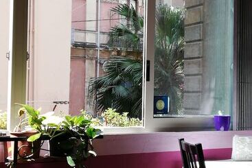 مبيت وإفطار Aloi Rooms