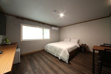 בית מלון כפרי Art