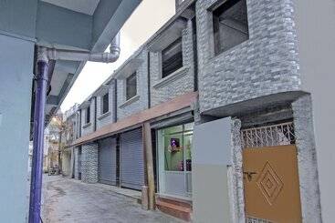 בית מלון כפרי Flagship The Queenz