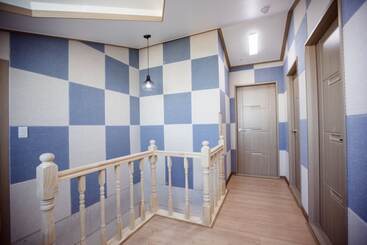 Kirin Guesthouse   Hostel